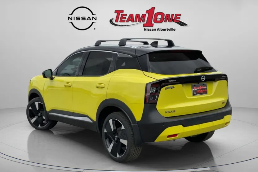 2025 Nissan Kicks SR photo 1