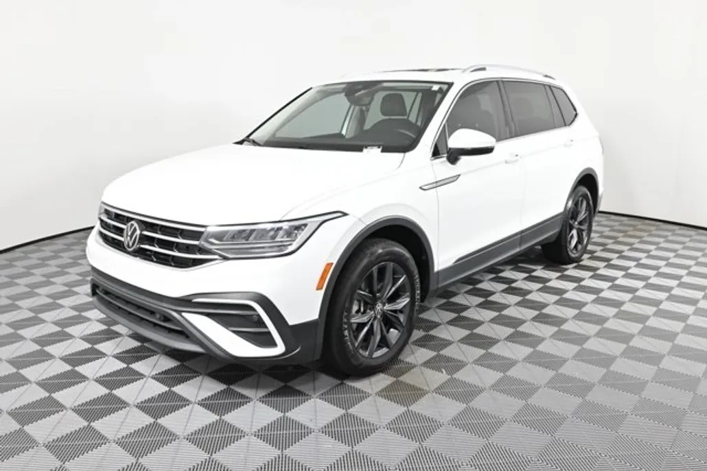 2022 Volkswagen Tiguan SE photo 1