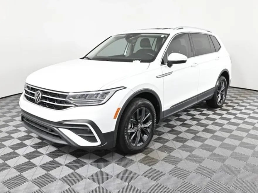 2022 Volkswagen Tiguan SE photo 1