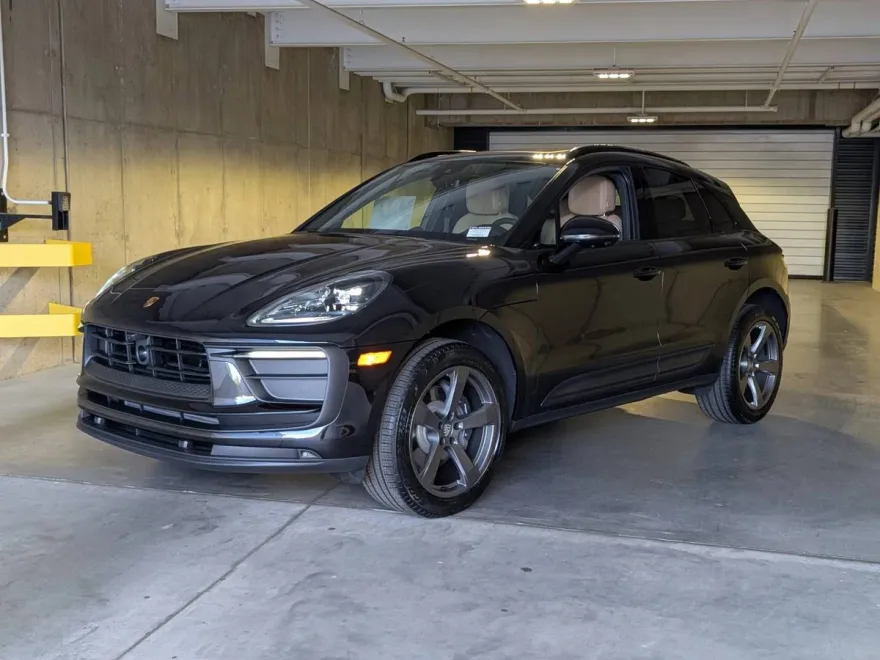 2026 Porsche Macan T photo 1