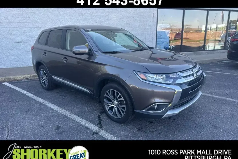 2017 Mitsubishi Outlander SE photo 1