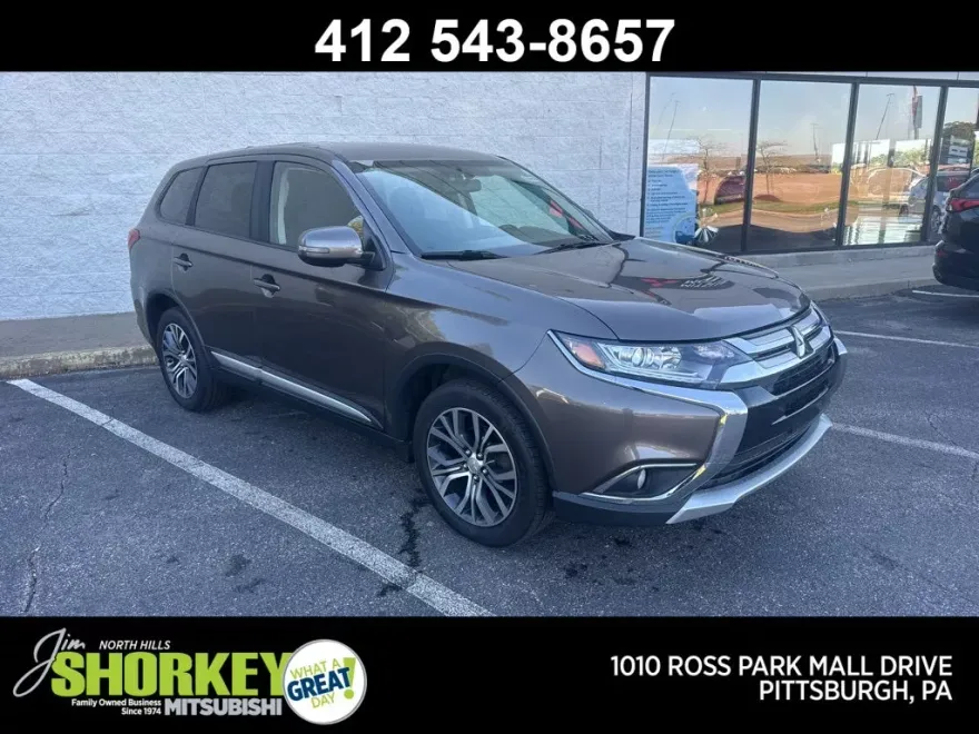 2017 Mitsubishi Outlander SE photo 1