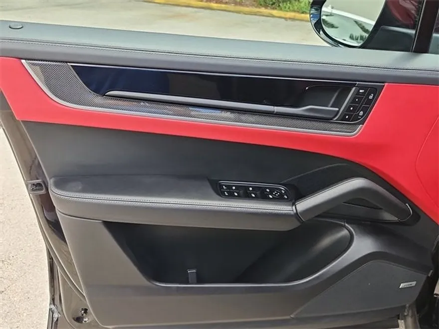 2024 Porsche Cayenne Base photo 20