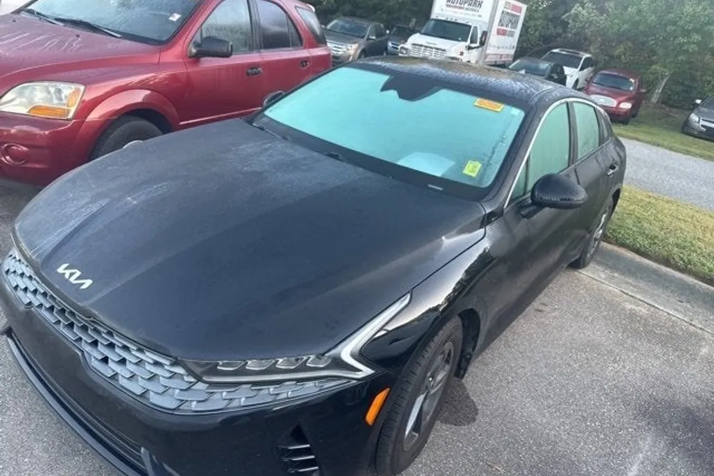 2022 Kia K5 LX photo 1