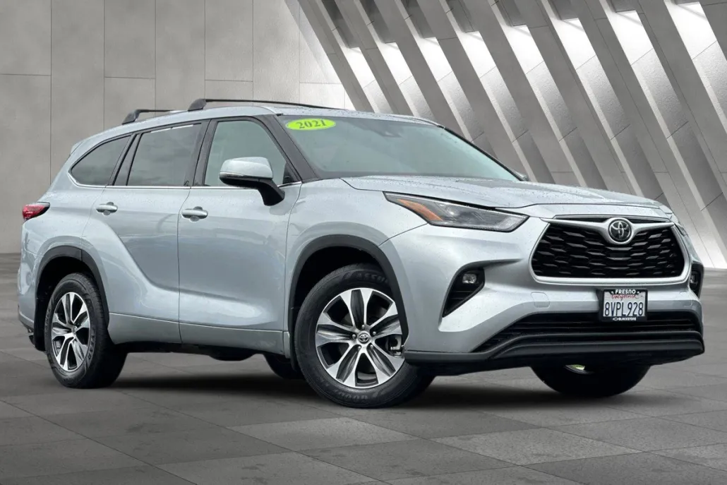 2021 Toyota Highlander XLE photo 1