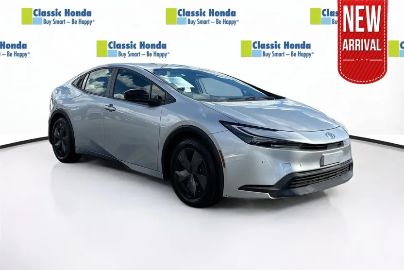 2024 Toyota Prius LE photo 1