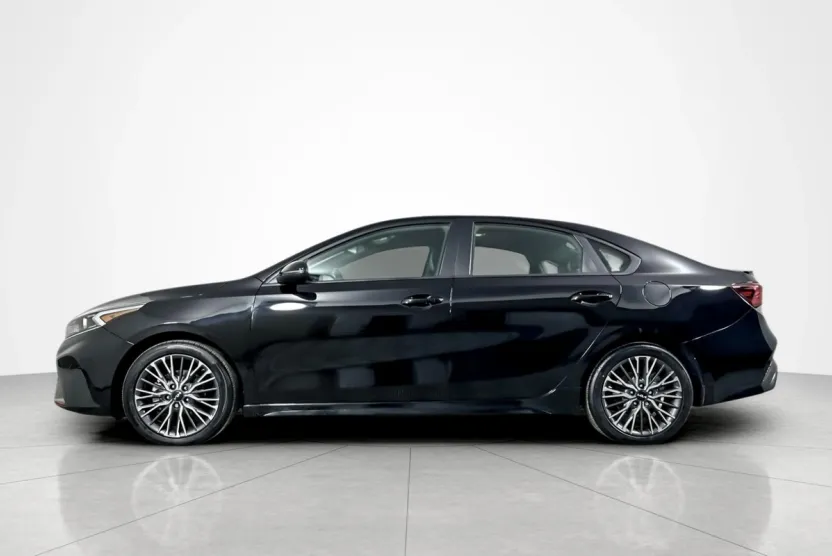 2023 Kia Forte GT-Line photo 1