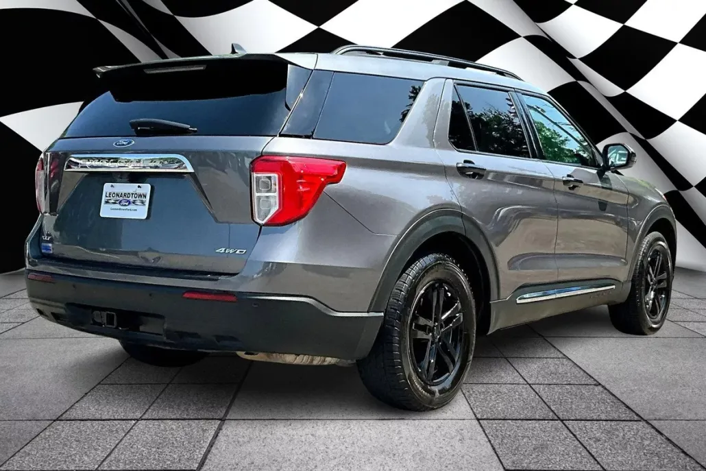 2022 Ford Explorer XLT photo 1