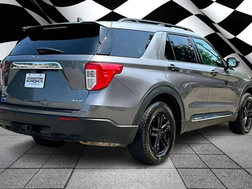 2022 Ford Explorer XLT photo 1