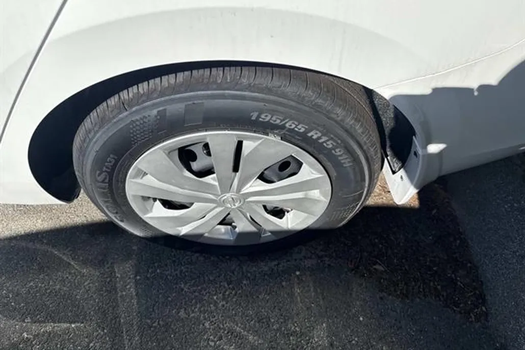 2025 Nissan Versa 1.6 S photo 1