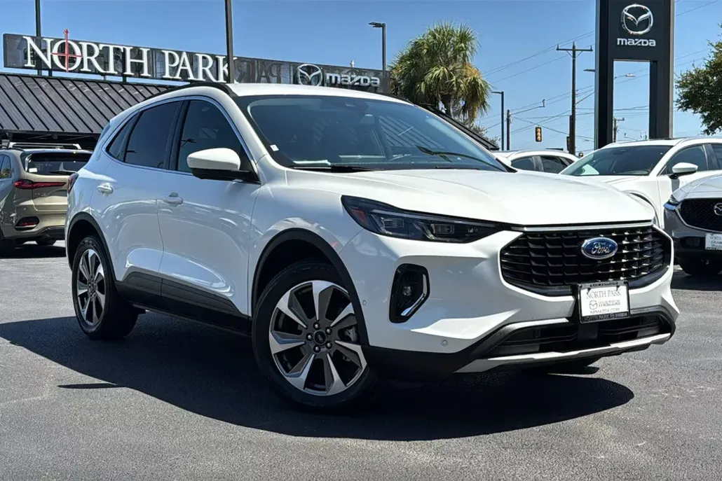 2023 Ford Escape Platinum photo 1