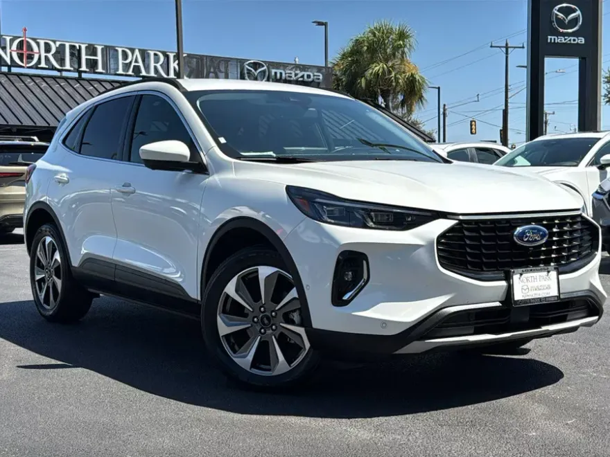 2023 Ford Escape Platinum photo 1