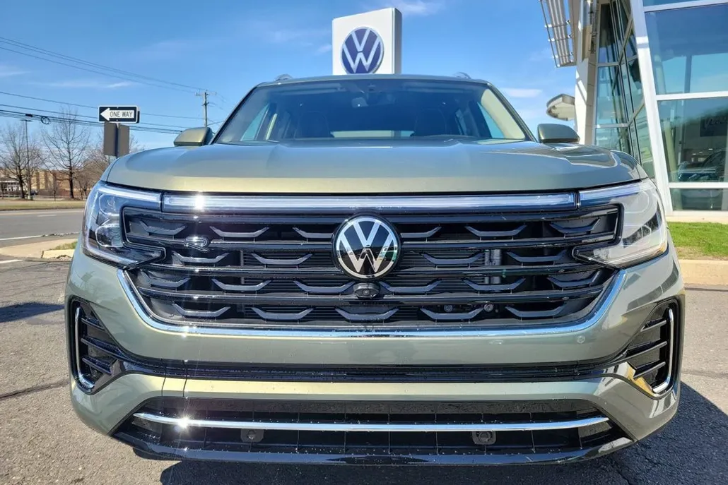 2025 Volkswagen Atlas SEL Premium R-Line photo 1