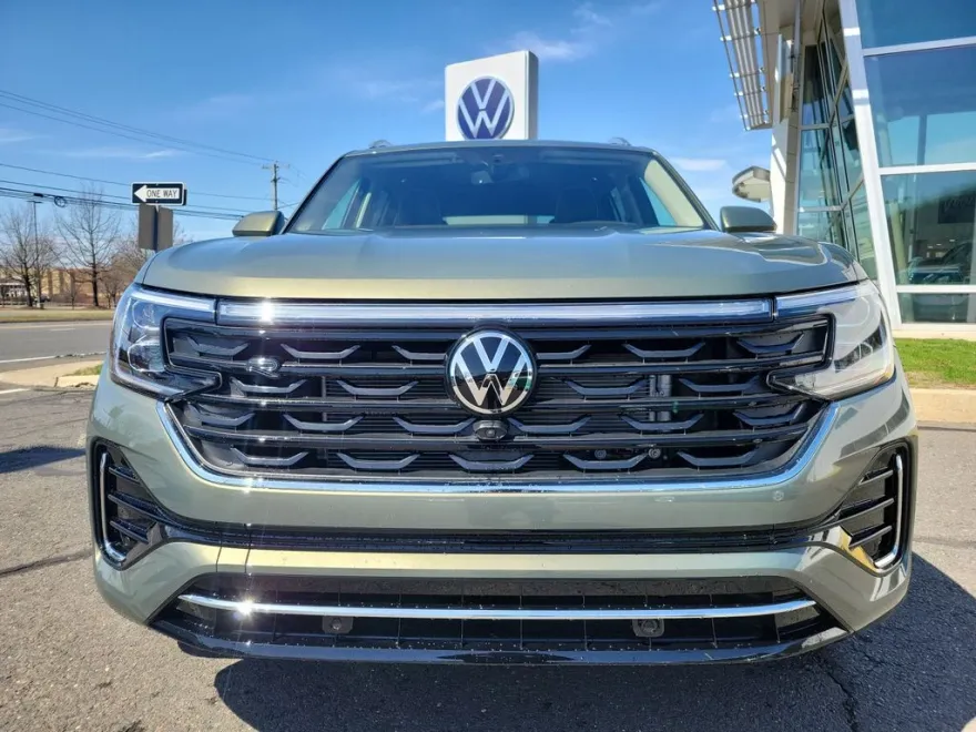 2025 Volkswagen Atlas SEL Premium R-Line photo 1