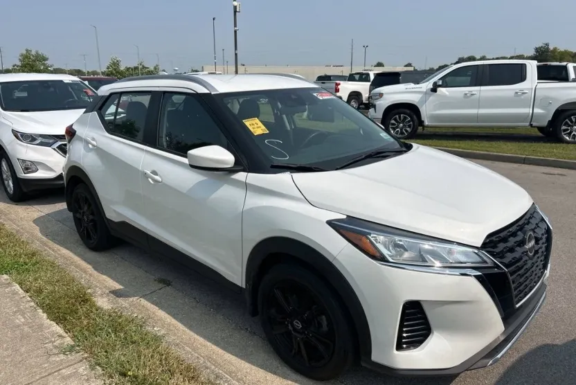 2023 Nissan Kicks SV photo 1
