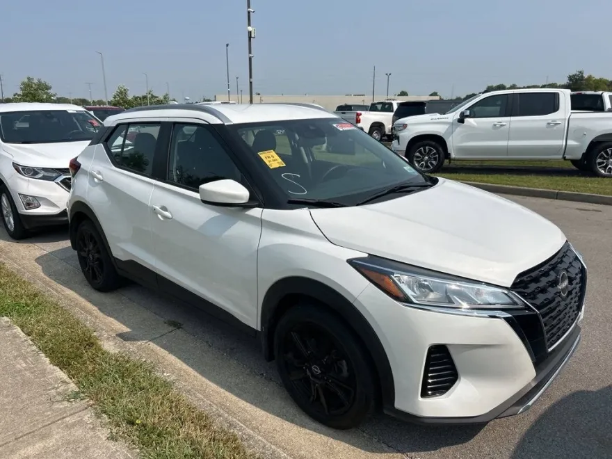 2023 Nissan Kicks SV photo 1