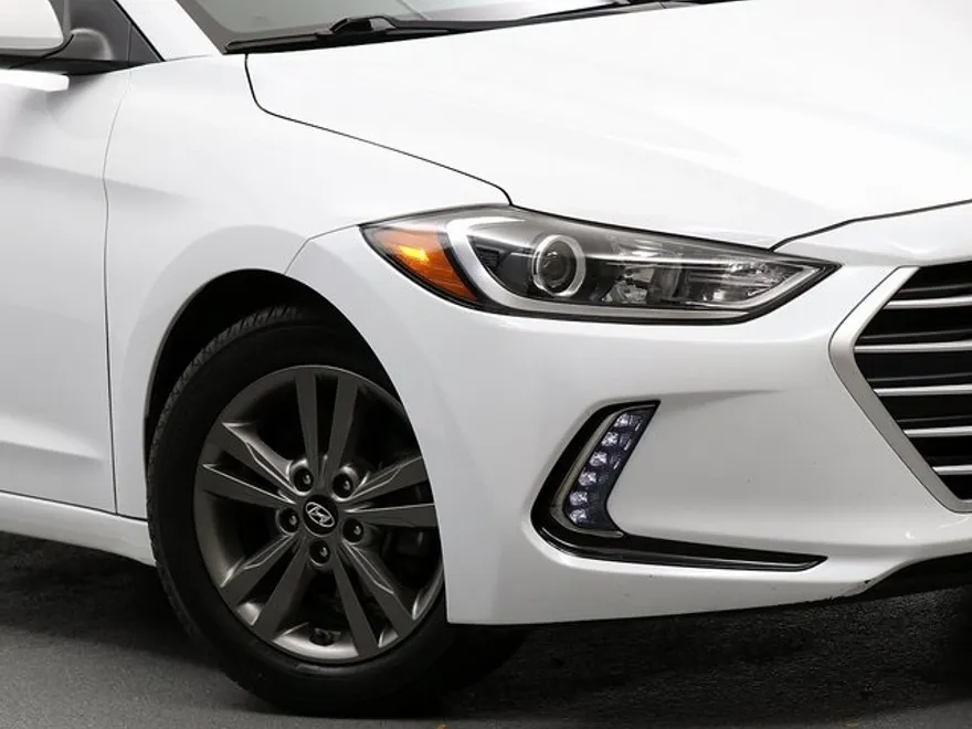 2017 Hyundai Elantra SE photo 1