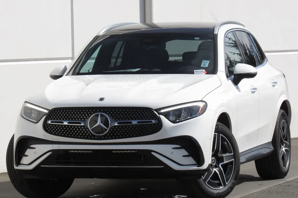 2025 Mercedes Benz GLC 300 4MATIC photo 1