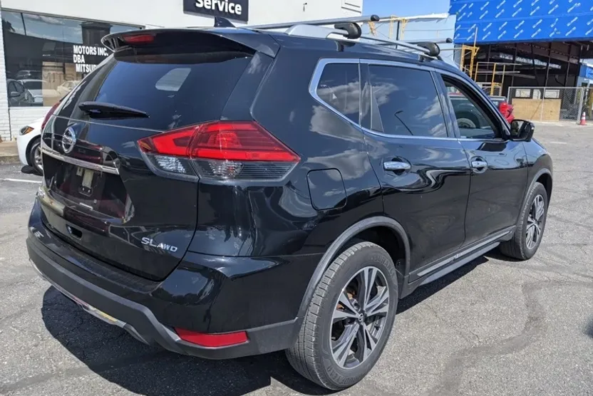 2017 Nissan Rogue SL photo 1