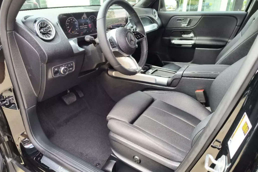 2024 Mercedes Benz GLB 250 4MATIC photo 1