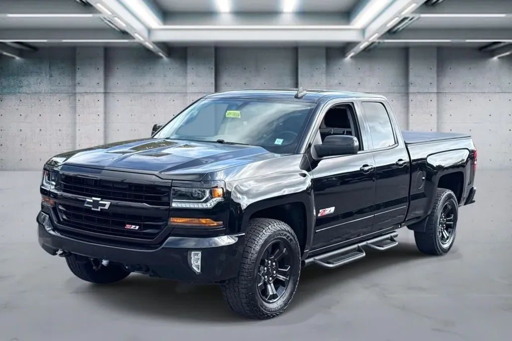 2018 Chevrolet Silverado 1500 LT photo 1