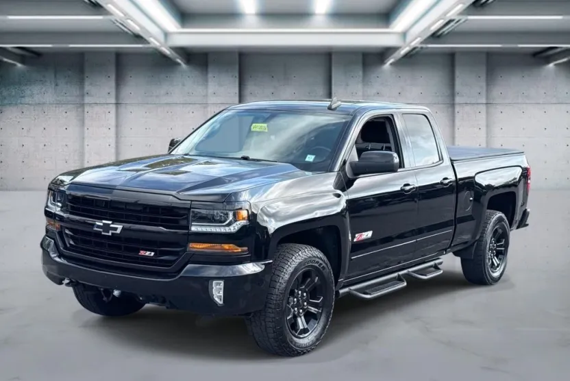 2018 Chevrolet Silverado 1500 LT photo 1