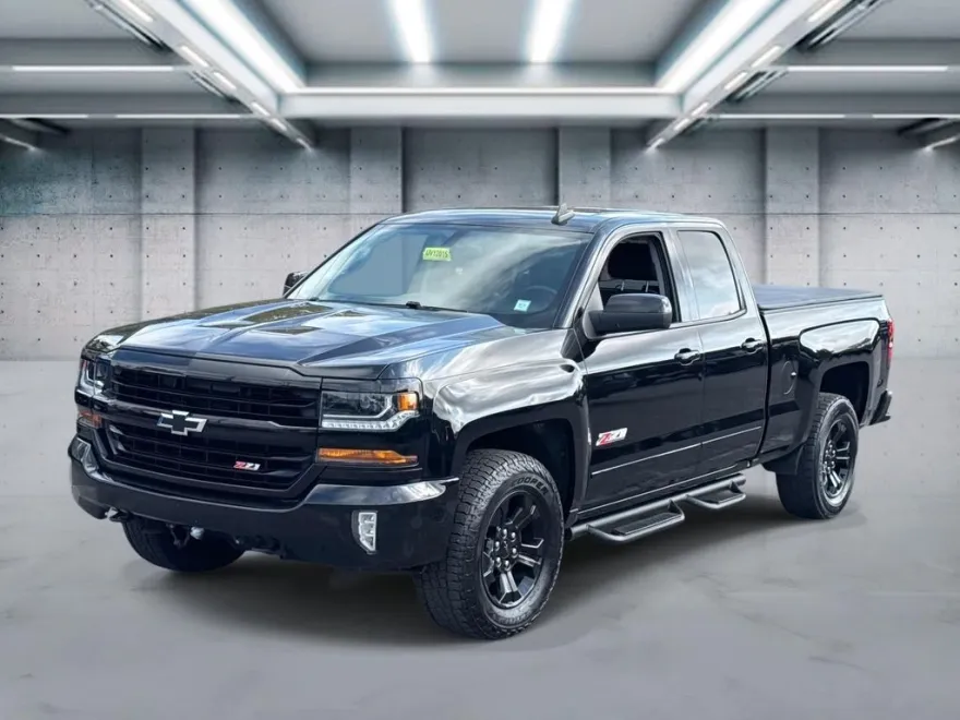 2018 Chevrolet Silverado 1500 LT photo 1