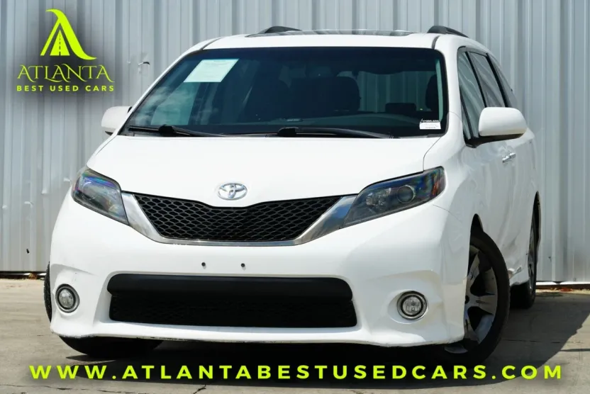 2015 Toyota Sienna SE photo 1