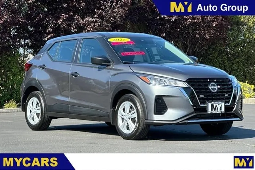 2025 Nissan Kicks Play S photo 1