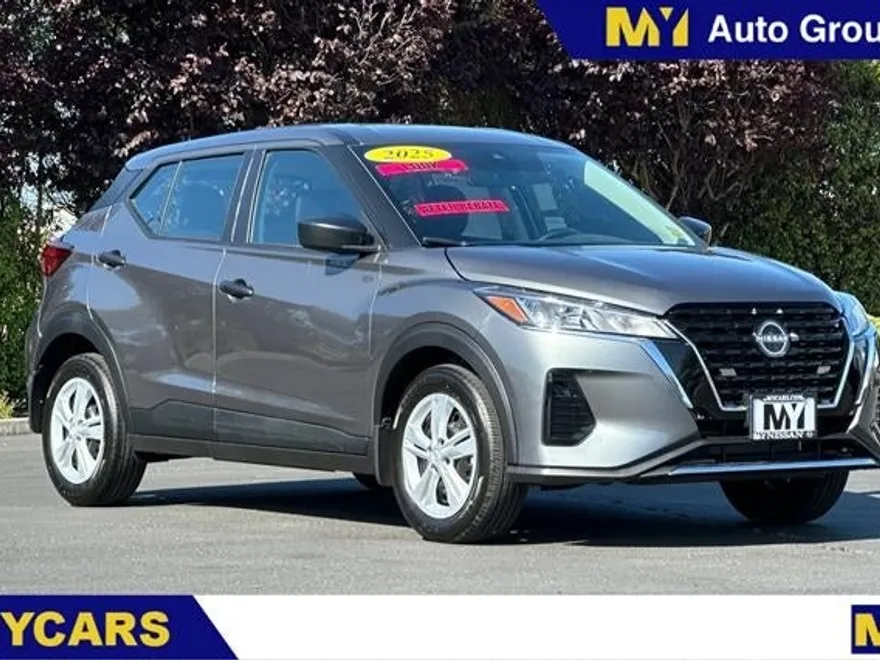 2025 Nissan Kicks Play S photo 1