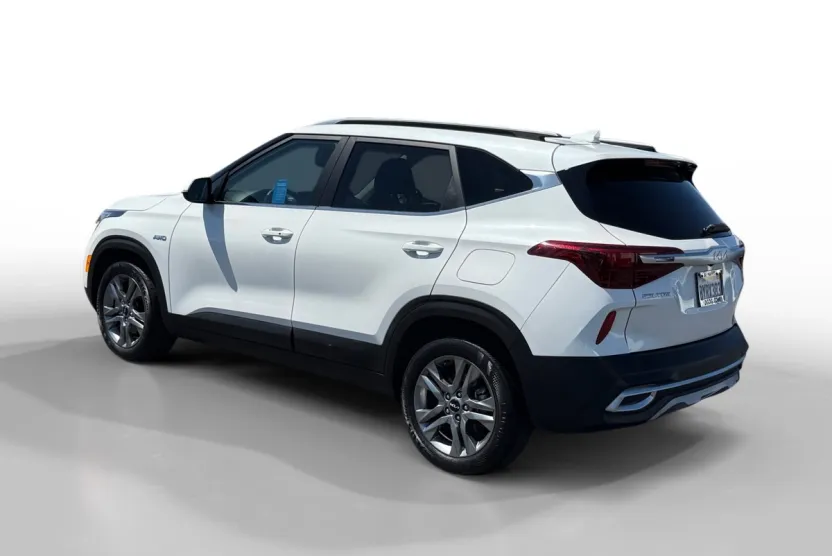 2022 Kia Seltos S photo 1