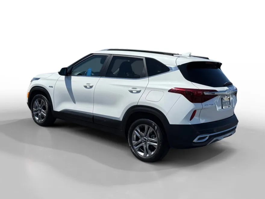 2022 Kia Seltos S photo 1