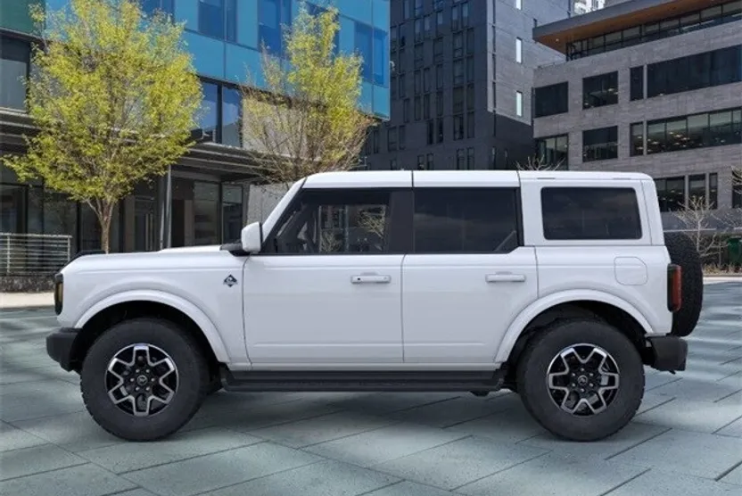 2025 Ford Bronco Outer Banks photo 1