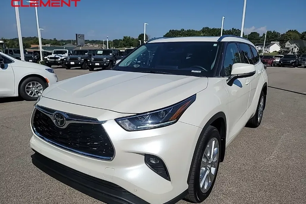 2021 Toyota Highlander Limited photo 1