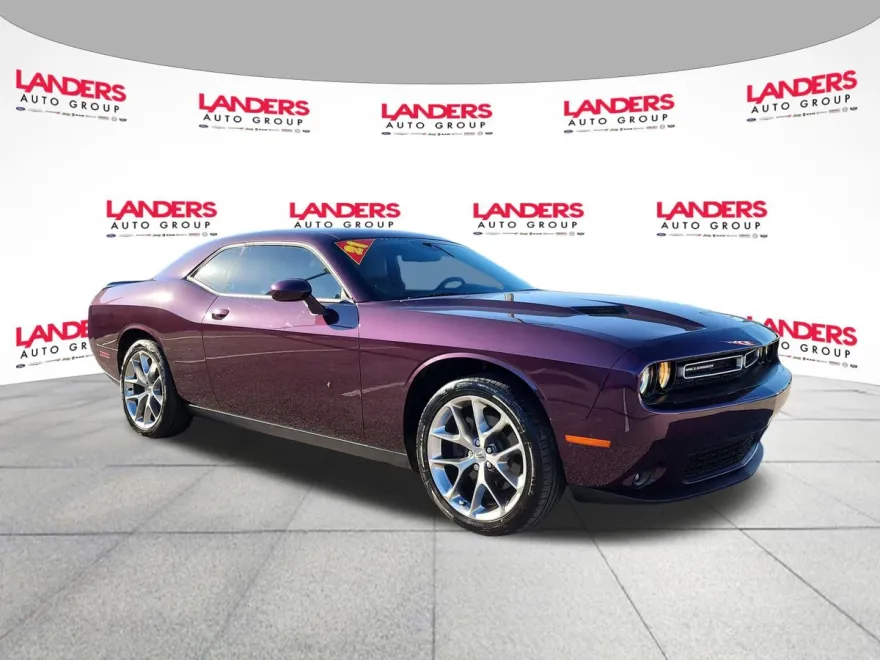2021 Dodge Challenger SXT photo 1