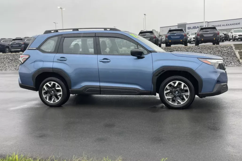 2025 Subaru Forester Base photo 1