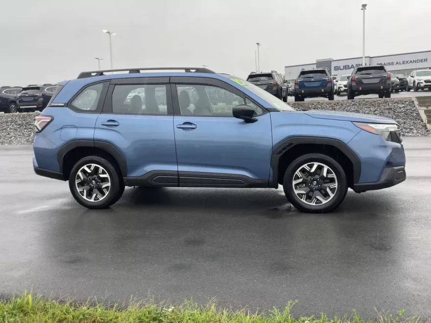 2025 Subaru Forester Base photo 1