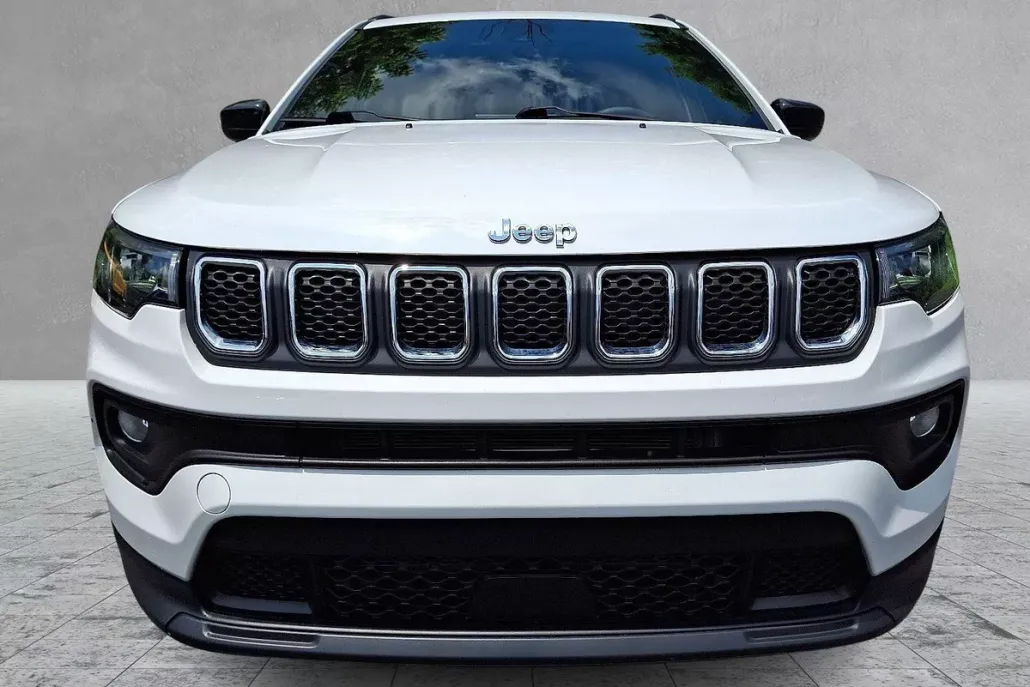 2023 Jeep Compass Latitude Lux photo 1