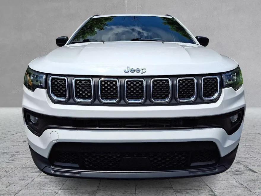 2023 Jeep Compass Latitude Lux photo 1