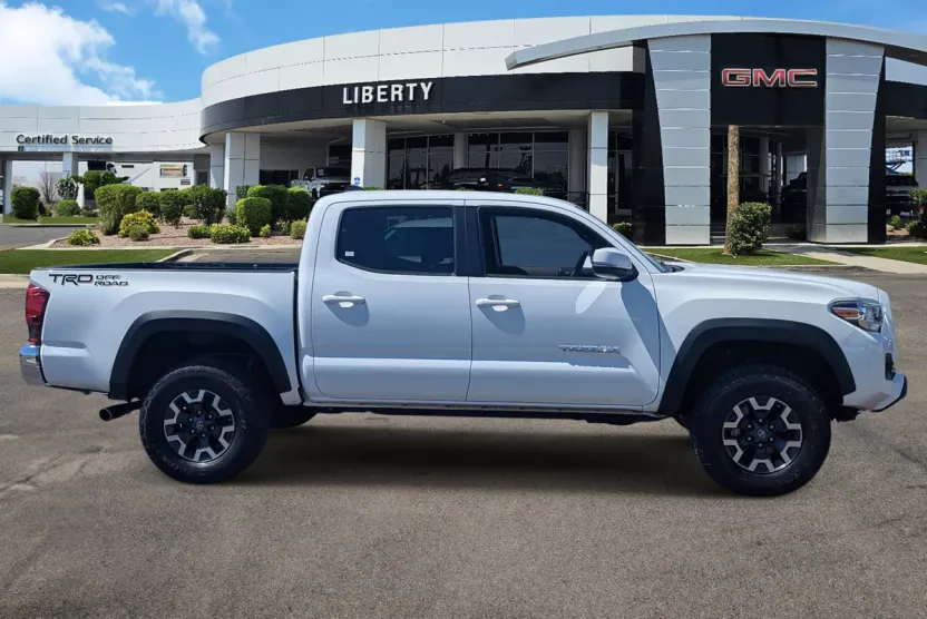 2019 Toyota Tacoma TRD Off-Road photo 1