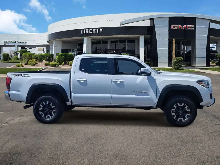2019 Toyota Tacoma TRD Off-Road photo 1