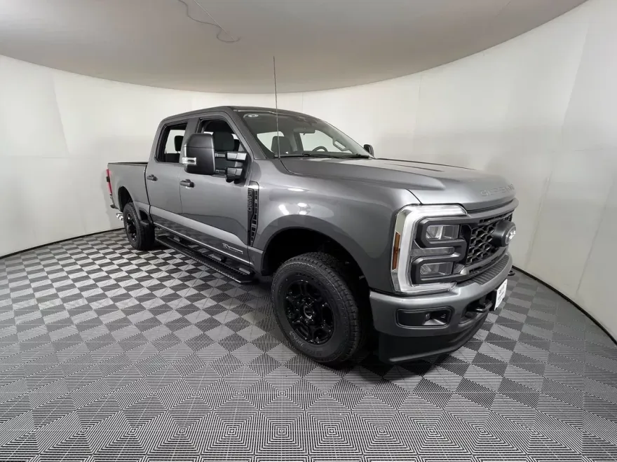 2025 Ford F-250 photo 1