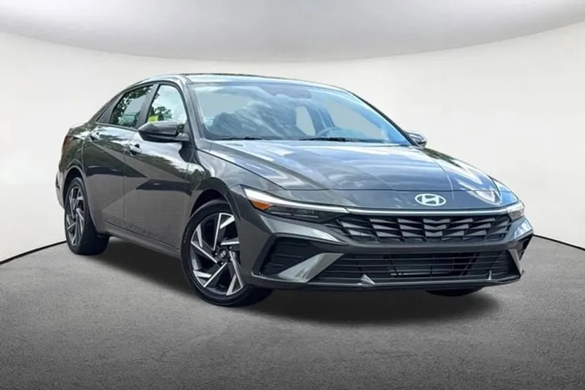 2025 Hyundai Elantra SEL Sport photo 1