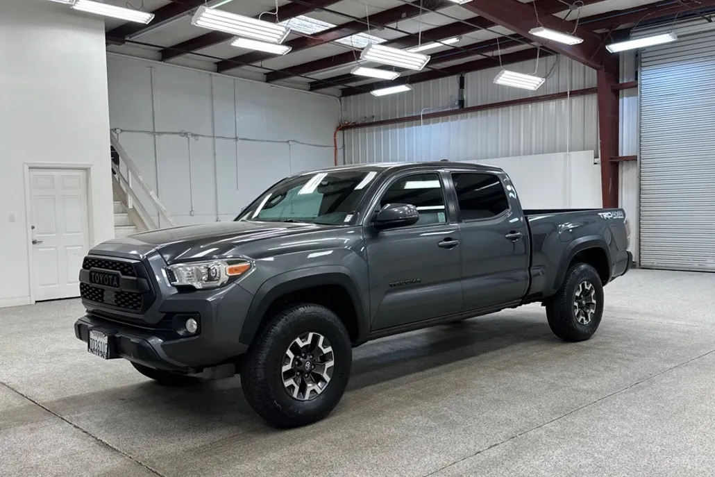 2021 Toyota Tacoma TRD Off-Road photo 1