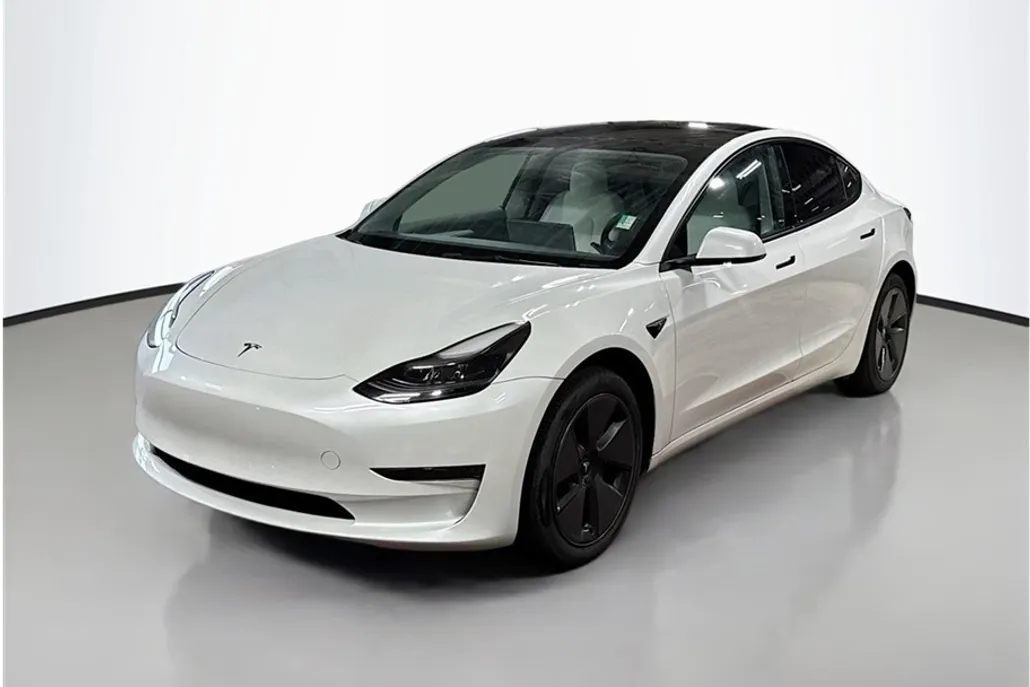 2023 Tesla Model 3 photo 1