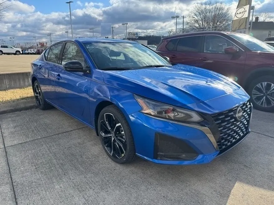 2025 Nissan Altima SR photo 1