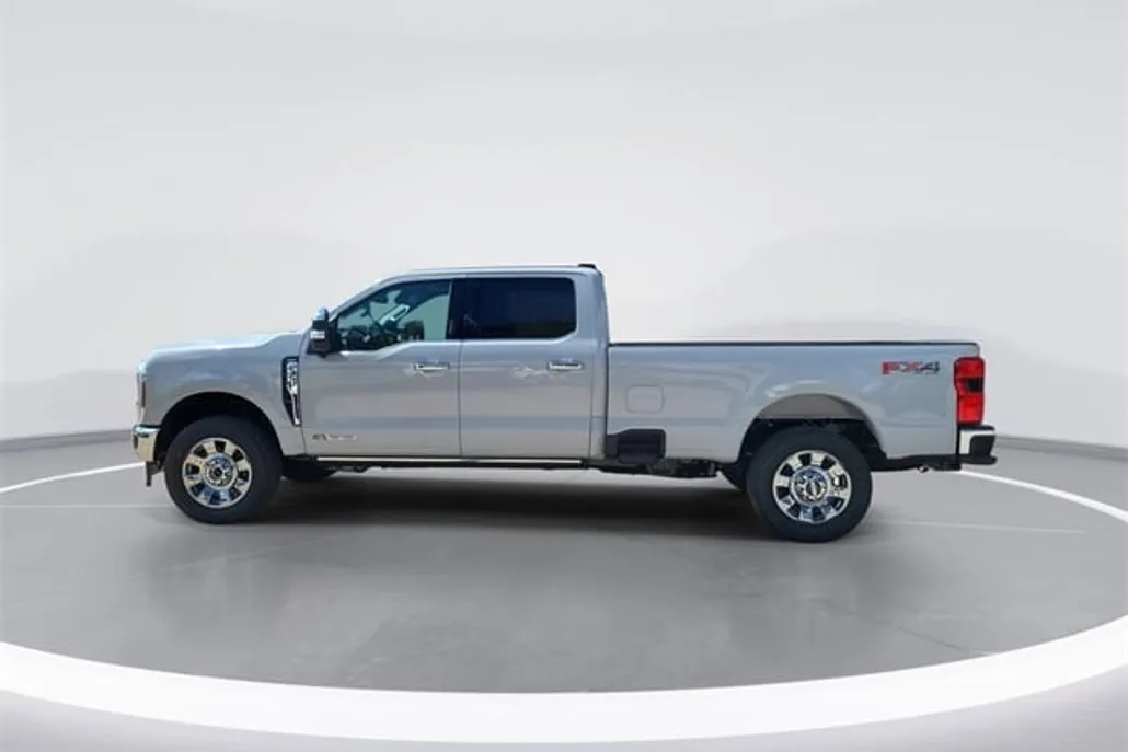 2026 Ford F-350 Lariat photo 1
