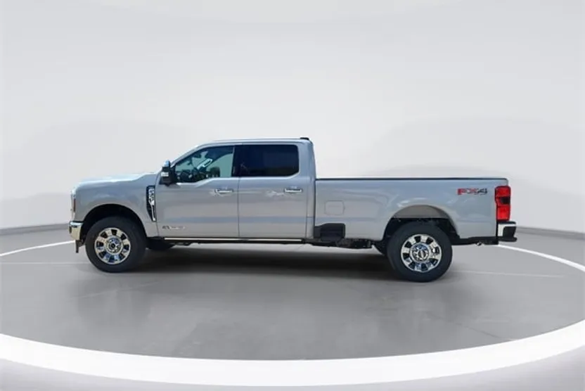 2026 Ford F-350 Lariat photo 1