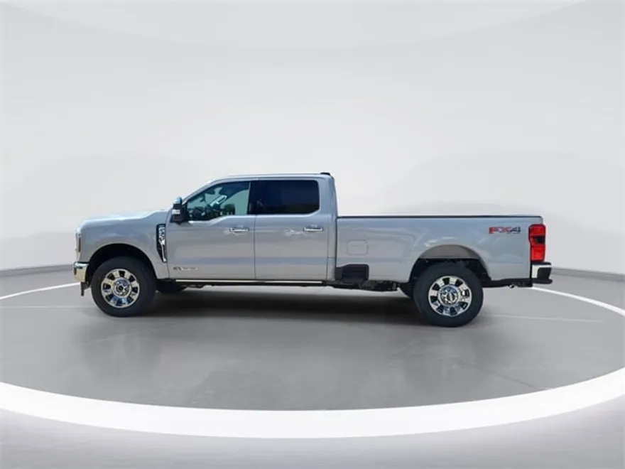 2026 Ford F-350 Lariat photo 1