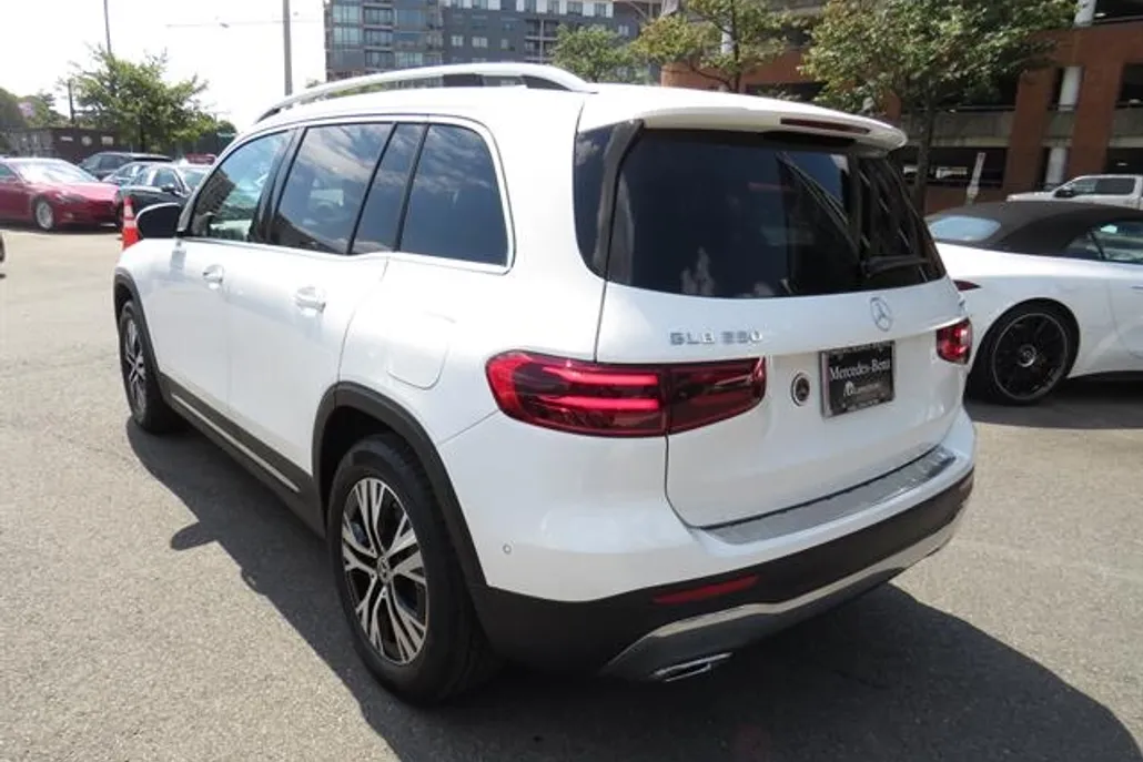 2025 Mercedes Benz GLB 250 4MATIC photo 1